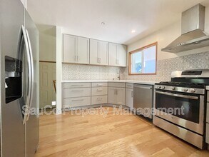 5751 NE Lisbon Way in Hillsboro, OR - Building Photo - Building Photo