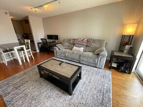 1212N N La Salle Dr in Chicago, IL - Building Photo - Building Photo