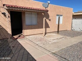 585 W 20th Ave in Apache Junction, AZ - Building Photo