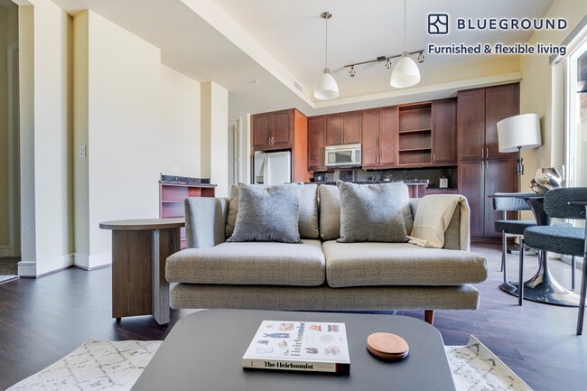 214 Barton Springs Rd in Austin, TX - Building Photo - Building Photo