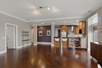 36 S Ashland Ave, Unit 202 in Chicago, IL - Foto de edificio - Building Photo