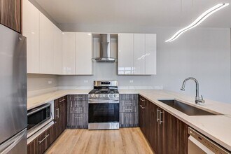 8025 Skokie Blvd in Skokie, IL - Building Photo - Building Photo