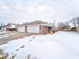 231 N Broadway Dr in Farmington, AR - Building Photo