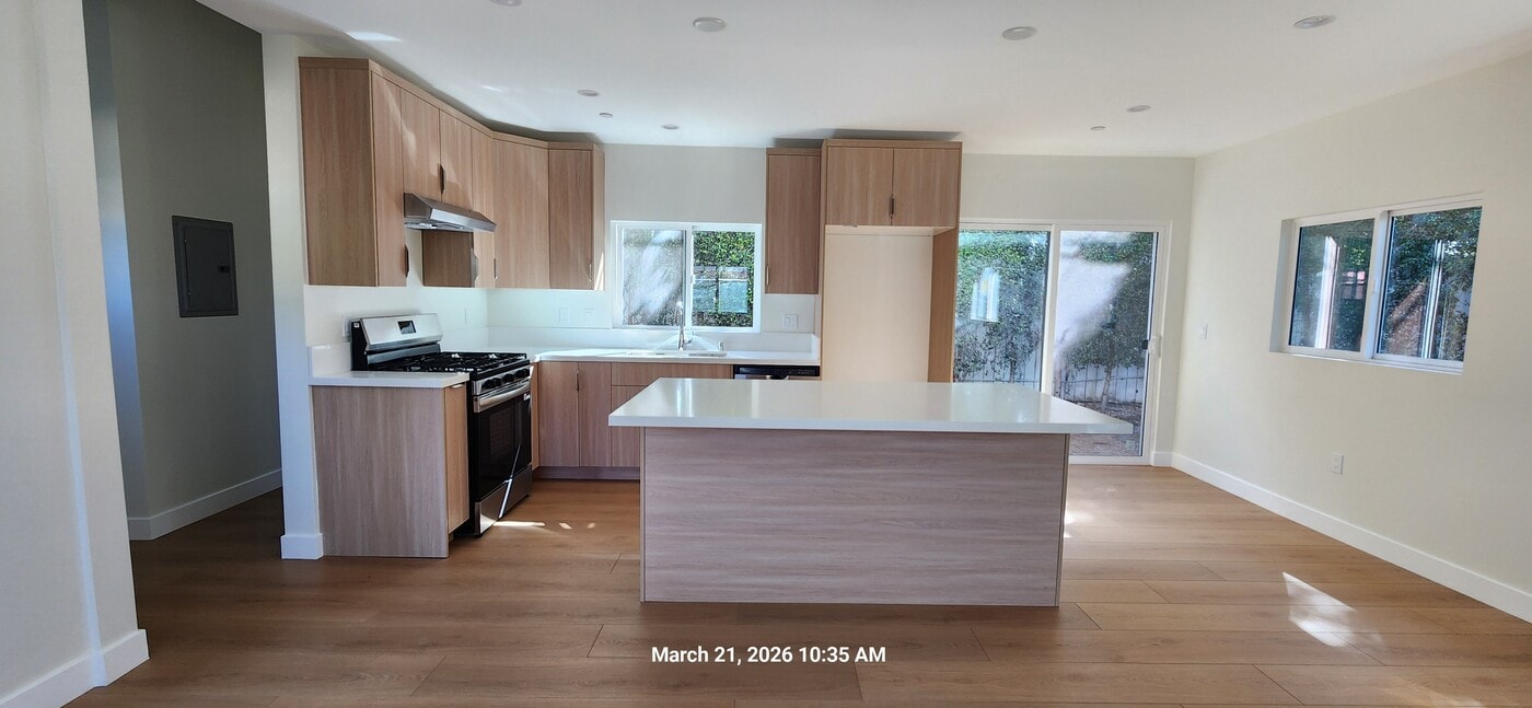 1114 N Lake Ave in Pasadena, CA - Foto de edificio