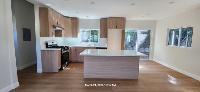 property at 1114 N Lake Ave