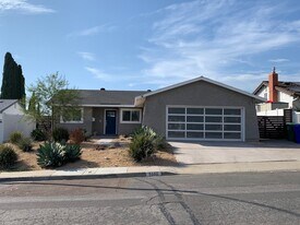 6690 Amberly St in San Diego, CA - Building Photo