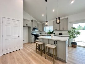 2418 Thorn Pl in Fullerton, CA - Building Photo