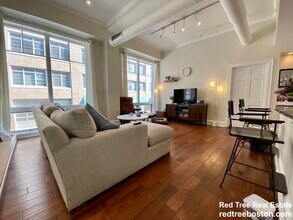 139 E Berkeley St, Unit 203 in Boston, MA - Foto de edificio - Building Photo