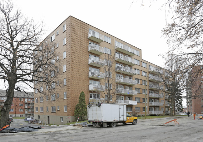 Brasilia Apartments in Montréal, QC - Building Photo - Primary Photo