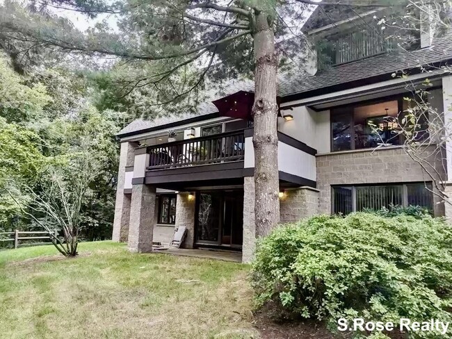 253 Nahanton St in Newton, MA - Building Photo - Building Photo