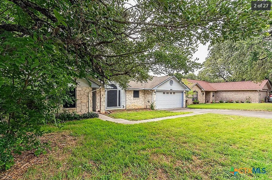 1701 Century Oaks Dr in Lockhart, TX - Building Photo