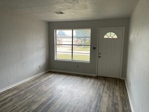 1137 Straka Terrace in Oklahoma City, OK - Building Photo - Building Photo