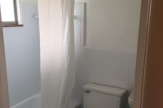 4304 W 13 Mile Rd, Unit 7 in Royal Oak, MI - Building Photo - Building Photo