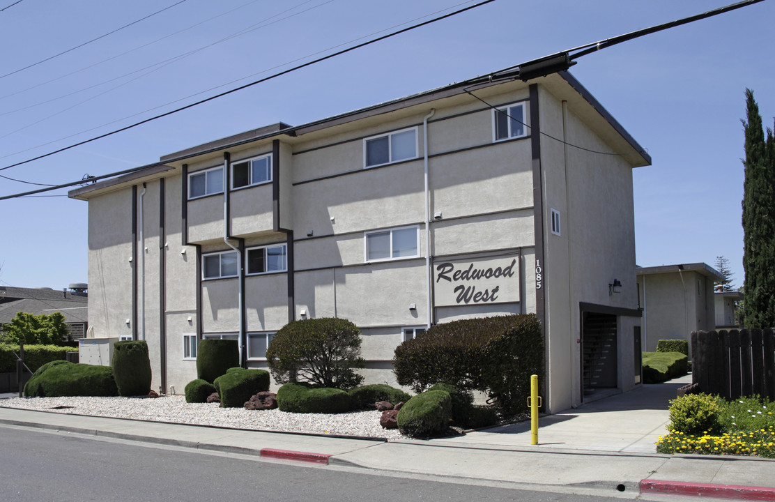 Redwood West in San Leandro, CA - Building Photo