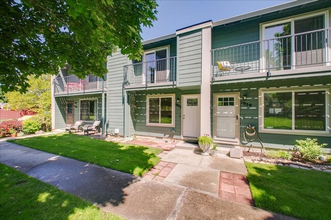 property at 1953 E Old Saybrook Ln