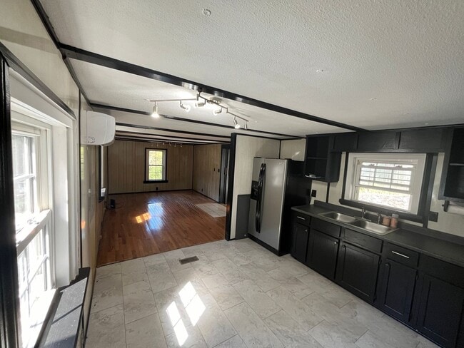 92 Fork Ridge Ln in Hendersonville, NC - Building Photo - Building Photo