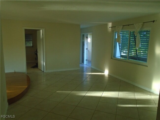 991 April Ln in North Fort Myers, FL - Building Photo - Building Photo
