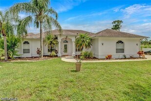 2720 24th Ave SE in Naples, FL - Building Photo