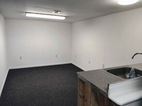 96 N Terrace Pl, Unit Lower Level in Valley Stream, NY - Building Photo - Building Photo