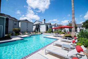 Green Tree Place in Houston, TX - Building Photo