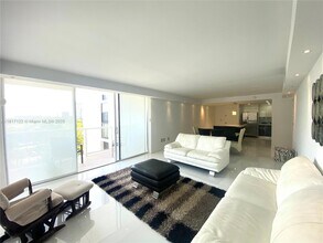 3731 N Country Club Dr, Unit 623 in Aventura, FL - Building Photo - Building Photo
