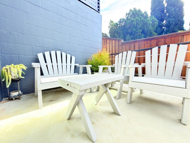 341 Marie Ave in Los Angeles, CA - Building Photo - Building Photo