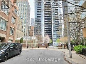 100-100 Hayden St in Toronto, ON - Building Photo - Building Photo