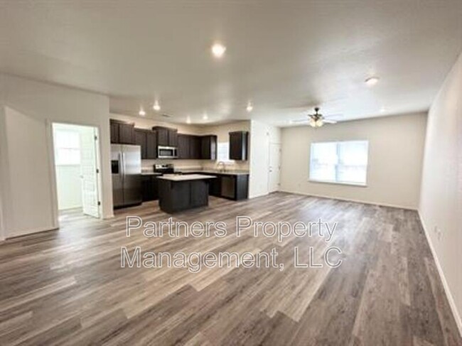 1023 S Benchmark Ln in Fayetteville, AR - Building Photo - Building Photo