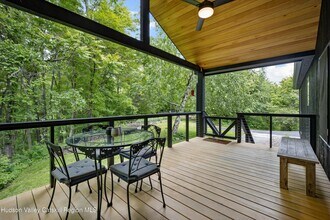 100 Palaphene Rd in New Paltz, NY - Building Photo - Building Photo