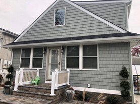 286 Beachview St in Copiague, NY - Building Photo