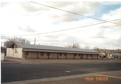 305 N 5th Ave in Holbrook, AZ - Foto de edificio