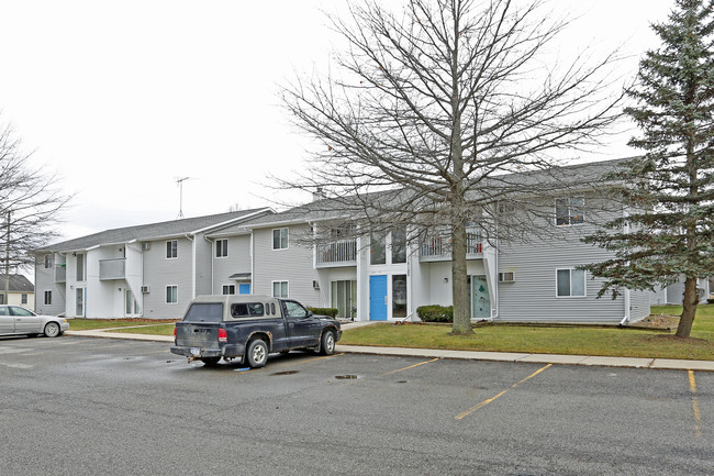 Glen Crest Apartments in Capac, MI - Building Photo - Building Photo