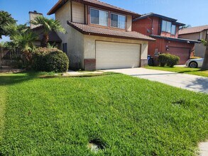 8116 Woodside St in Bakersfield, CA - Building Photo - Building Photo