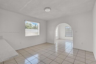 6732 SW 15th St in Miami, FL - Building Photo - Building Photo