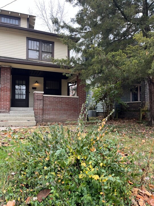 5753 E New York St in Indianapolis, IN - Foto de edificio