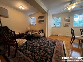 8 Fairbanks St, Unit 3 in Brookline, MA - Building Photo - Building Photo