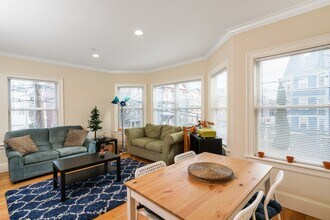 1 Oswald St, Unit 2 in Boston, MA - Foto de edificio - Building Photo