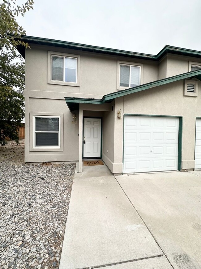 property at 685 Leslie Ct