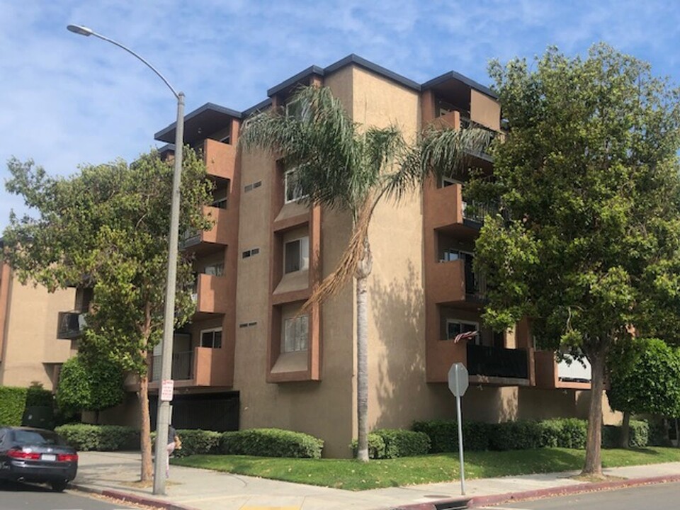 460 Golden Ave in Long Beach, CA - Building Photo