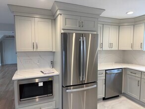 18 S Main St, Unit 2F in Milford, MA - Building Photo - Building Photo