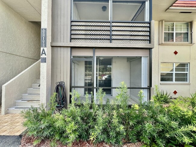 1000 NW 13th St in Boca Raton, FL - Building Photo - Building Photo