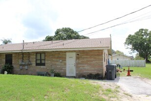 709 Mosley Rd, Unit 709 in Lake Alfred, FL - Building Photo