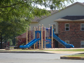 Arbors at Lakeside in Jackson, MI - Building Photo - Building Photo