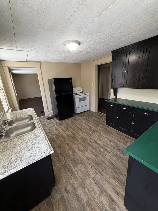 property at 1003 1/2 Sunset Ave