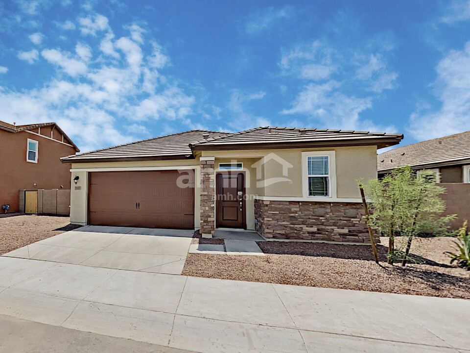 5927 W Larkspur Dr in Glendale, AZ - Building Photo