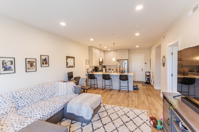 458 Washington St, Unit 304 in Boston, MA - Building Photo - Building Photo