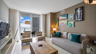 3101 E Hallandale Beach Blvd in Hallandale Beach, FL - Building Photo