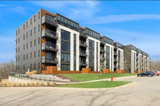 1 University Way in Iowa City, IA - Building Photo - Building Photo