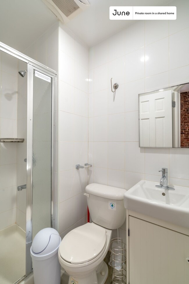 Room in Shared 4 bed/4 bath home in New York, NY - Building Photo - Building Photo