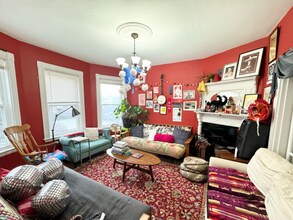 16 Fisher Ave, Unit 3 in Boston, MA - Building Photo - Building Photo
